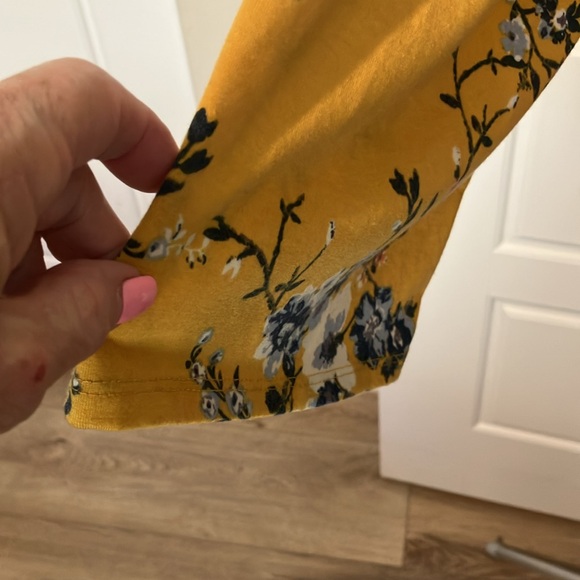 Xhilaration smocked floral blouse - Picture 4 of 5